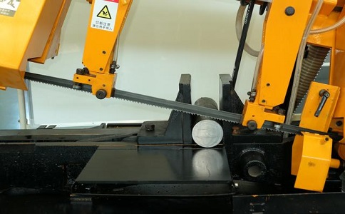 衡南数控带锯床自动送料精度会出现偏差吗？