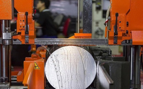 衡南立式金属带锯床切削出现跑带故障解决方法！